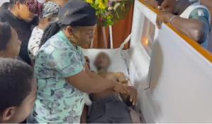 Familiares de hombre declarado muerto dicen que se sentó en ataúd, tomó sopa y agua