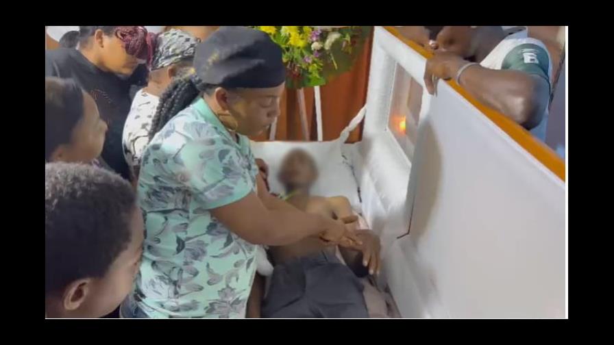 Familiares de hombre declarado muerto dicen que se sentó en ataúd, tomó sopa y agua Familiares de hombre declarado muerto dicen que se sentó en ataúd, tomó sopa y agua