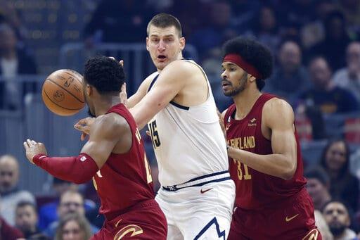 De la mano de Jokic y Porter Jr., Nuggets vencen a Cavaliers