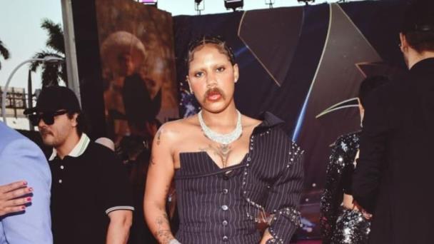 El mensaje detrás del viral look de Tokischa en Premio Lo Nuestro