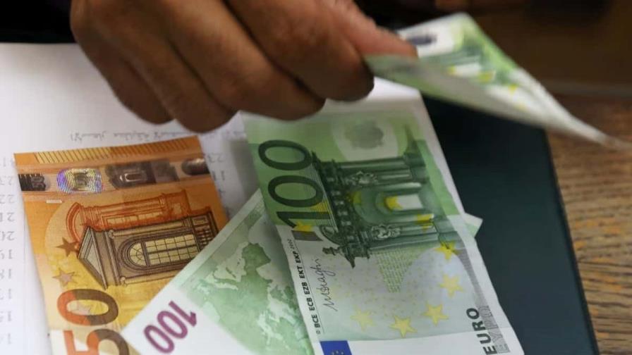 El euro cae al mínimo desde comienzos de enero frente al dólar