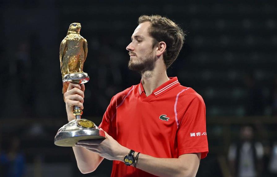 Medvedev gana el torneo de Doha al derrotar a Andy Murray