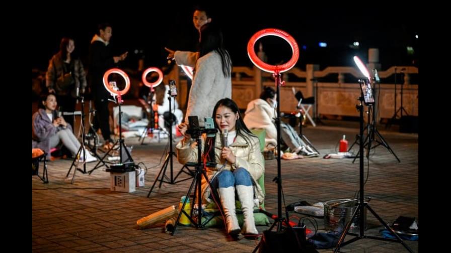 “Streamers” chinos salen a la calle en busca de dinero de sus seguidores