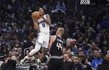 VIDEO | Kings superan 176-175 a Clippers en dos tiempos extras
