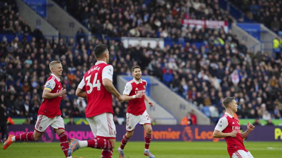 Arsenal vence al Leicester, amplía su ventaja en el liderato