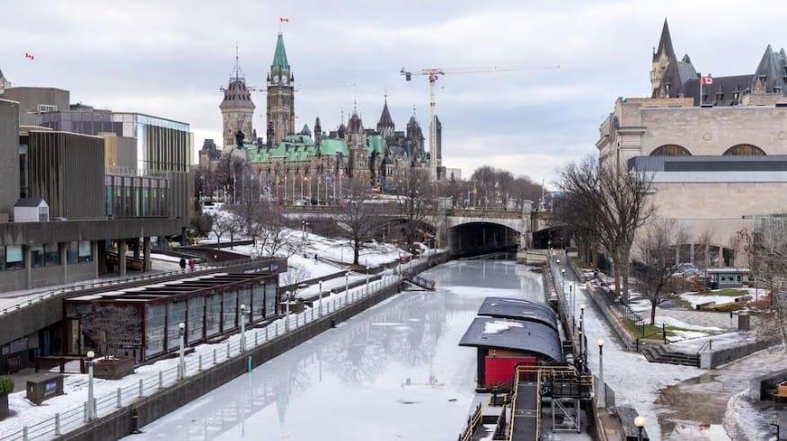 Un invierno demasiado suave en Canadá impide abrir la mayor pista de patinaje del mundo