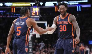 VIDEO | Knicks apalean a Pelicans y honran a equipo de 1973