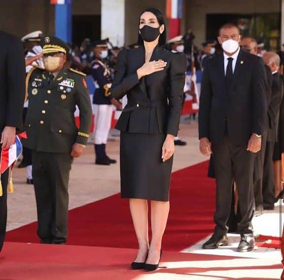 La primera dama, Raquel Arbaje en 2021 fue elogiada por muchos por haber vestido de una firma local: Camila Casual.