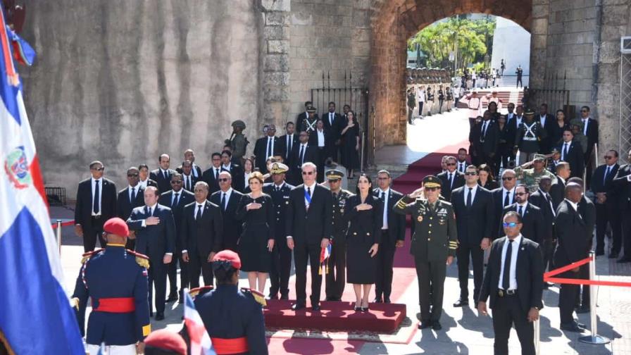 Presidente Abinader deposita ofrenda floral en el Altar de la Patria