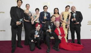 Elenco de "Everything" celebra triunfo en los SAG