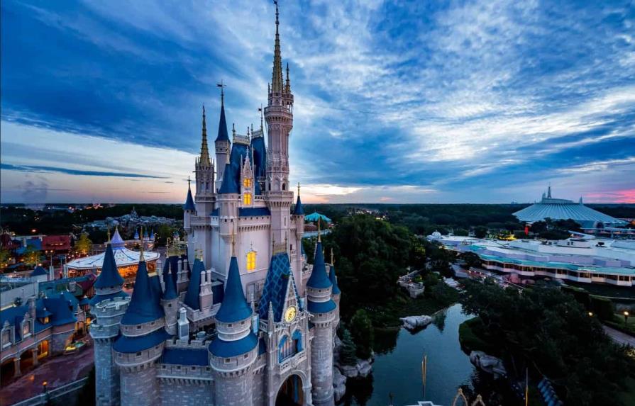 DeSantis firma ley que pone fin al reino corporativo de Disney en Florida
