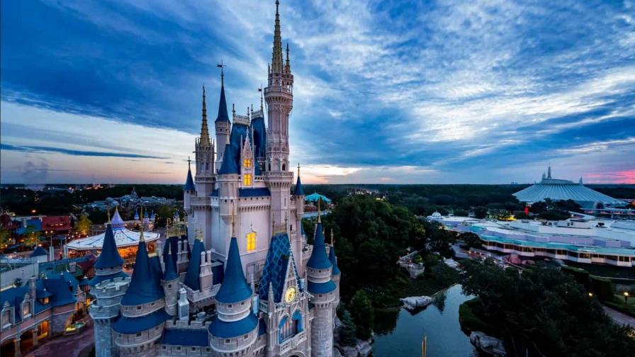 DeSantis firma ley que pone fin al reino corporativo de Disney en Florida