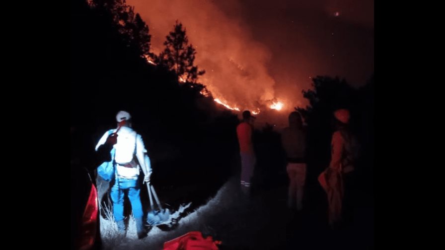 Un fuego afecta a Valle Nuevo; Medio Ambiente dispone su cierre para visitas