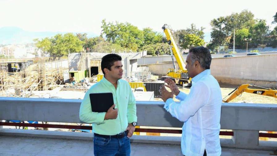 Ministro de la Presidencia supervisa trabajos del Teleférico y Monorriel de Santiago