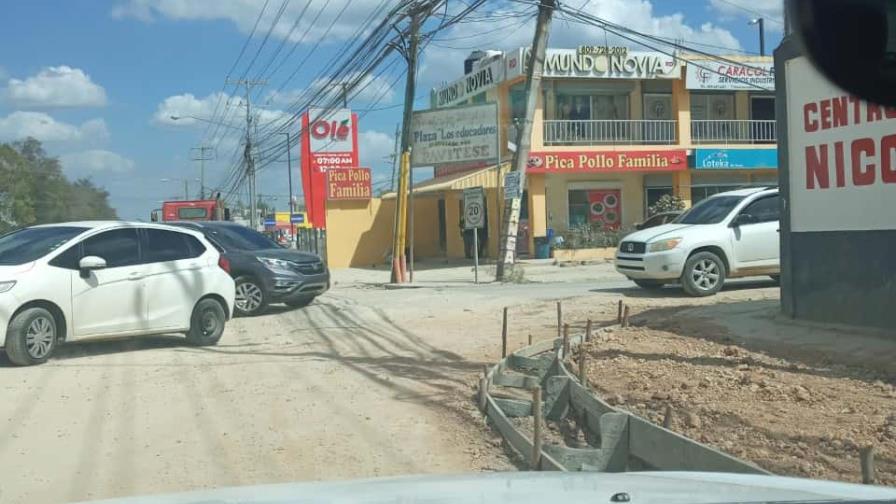 Demandan sustitución de poste del tendido eléctrico a punto de colapsar Demandan sustitución de poste del tendido eléctrico a punto de colapsar