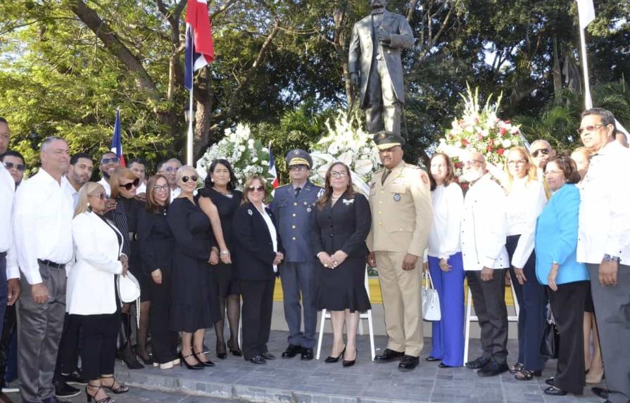 Autoridades de Santiago conmemoran 179 aniversario de la Independencia Nacional 