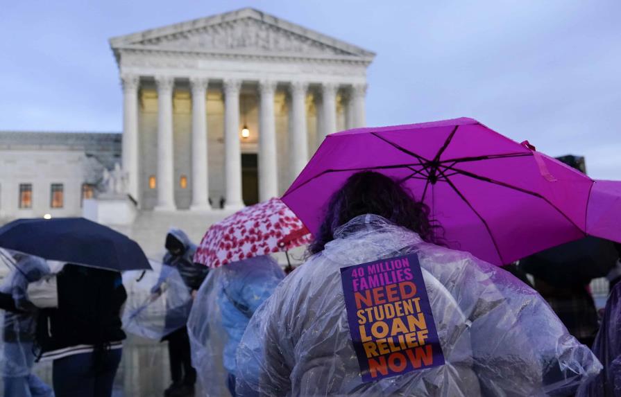 La Corte Suprema examina plan de Biden para aliviar deuda estudiantil en EEUU