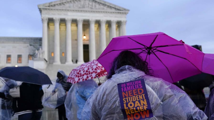 La Corte Suprema examina plan de Biden para aliviar deuda estudiantil en EEUU