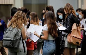 Estudiantes exigen al Supremo de EE.UU. el perdón de la deuda estudiantil