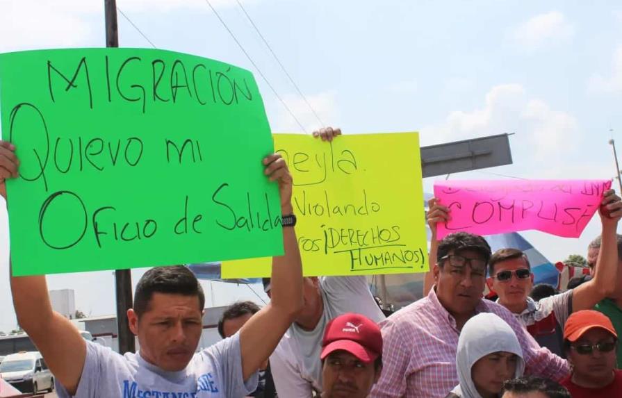 Migrantes en el sur de México exigieron papeles para transitar hacia EE.UU.