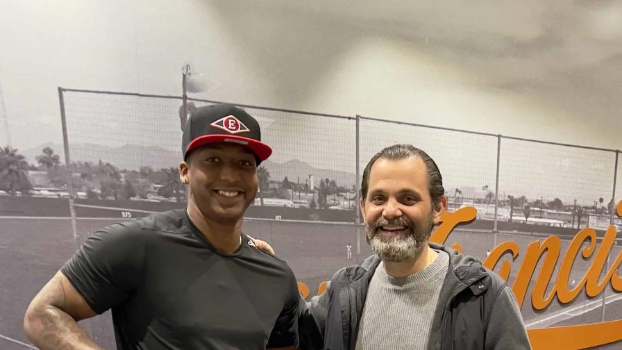 Luciano recibe comitiva del Escogido en Arizona