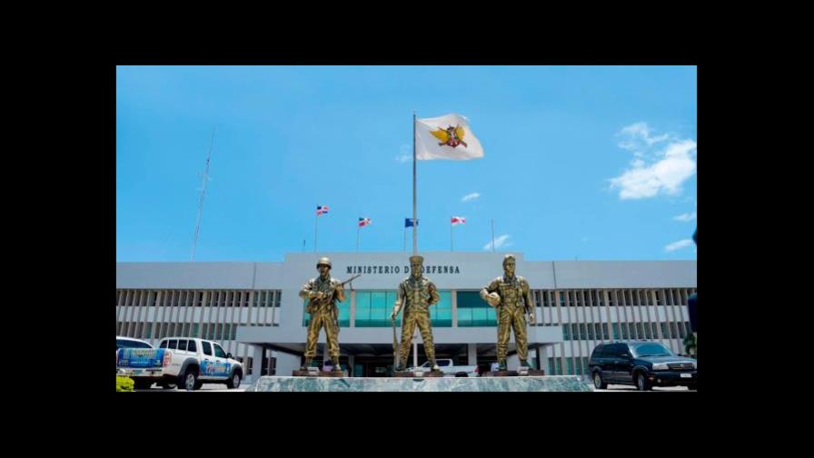 Ministerio de Defensa publica ascensos de rangos de 5,232 militares