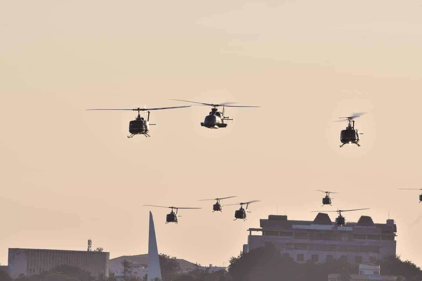 Helicópteros realizan una demostración.