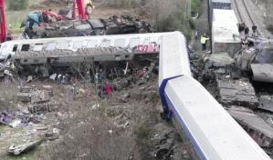 Al menos 36 muertos en choque frontal de dos trenes en Grecia