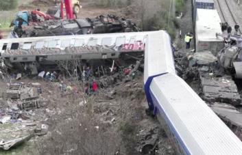 Al menos 36 muertos en choque frontal de dos trenes en Grecia