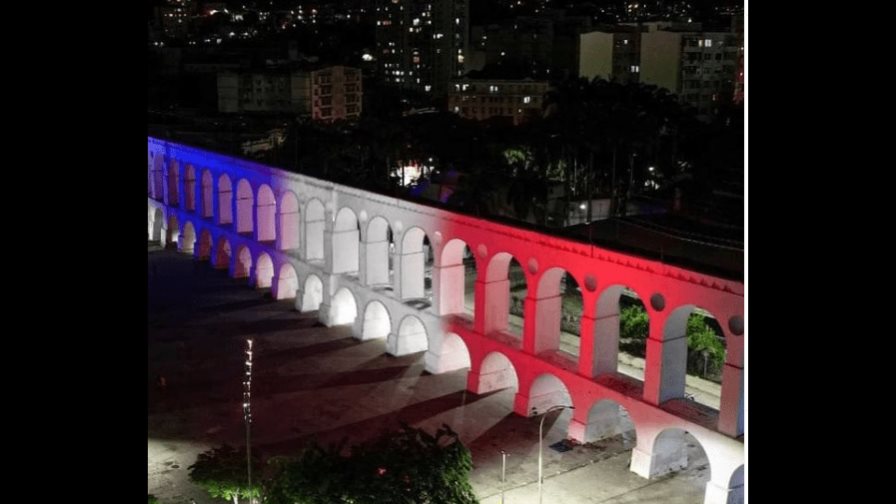 Iluminan en Brasil los Arcos de Lapa con colores de bandera dominicana Iluminan en Brasil los Arcos de Lapa con colores de bandera dominicana