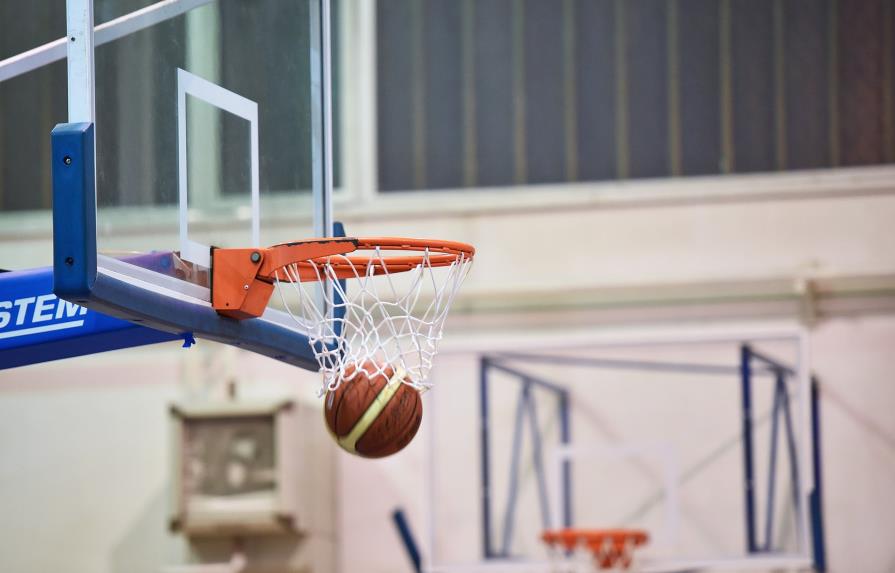 Equipo de baloncesto femenino pierde por forfeit al negarse a jugar contra basketbolista trans