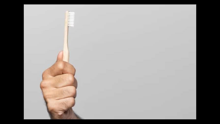 Cómo limpiar correctamente tu cepillo de dientes Cómo limpiar correctamente tu cepillo de dientes