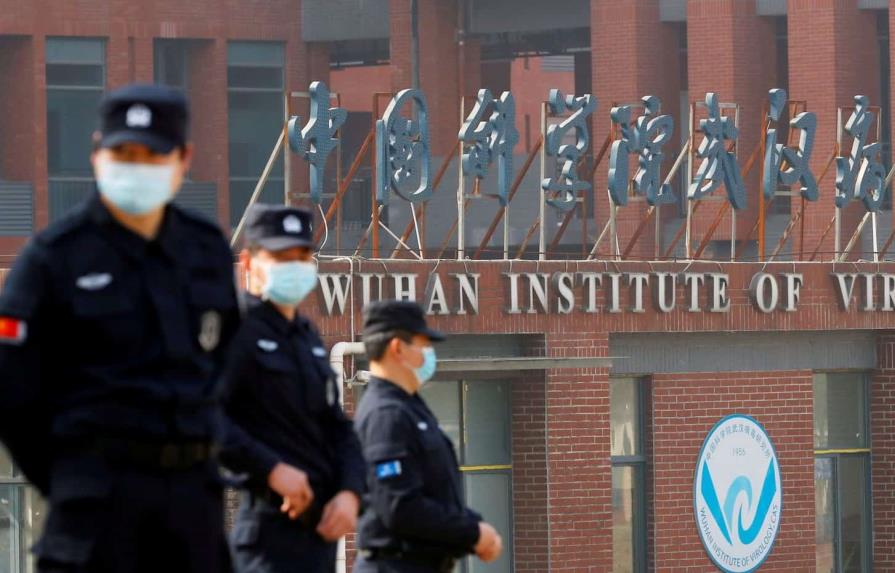 El COVID fue causado probablemente por un fallo en laboratorio de Wuhan asegura el FBI
