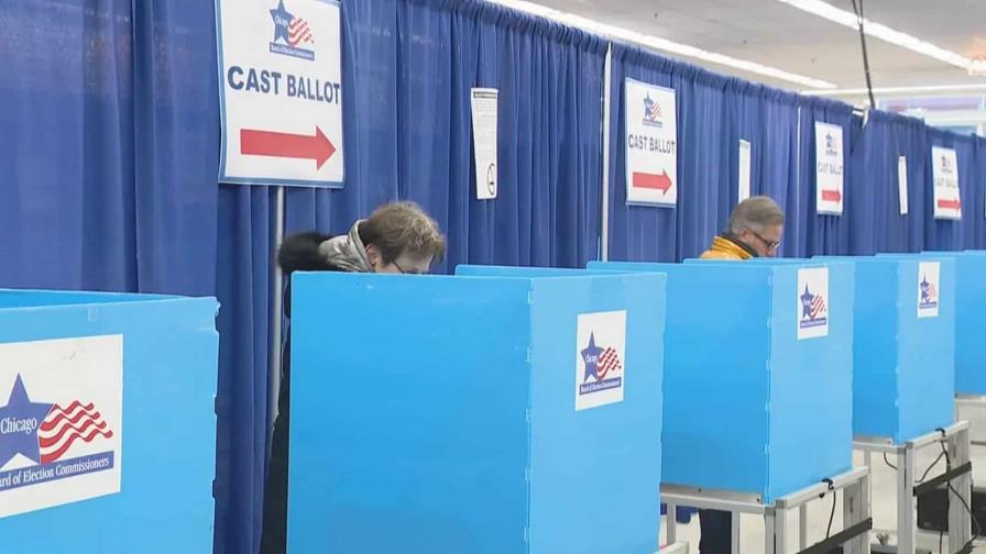 Alcaldía de Chicago se va a segunda vuelta con alcaldesa Lightfoot eliminada