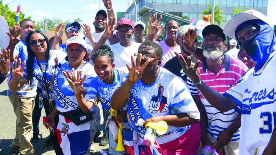 Opositores aseguran se despeja el camino para reelección de Abinader