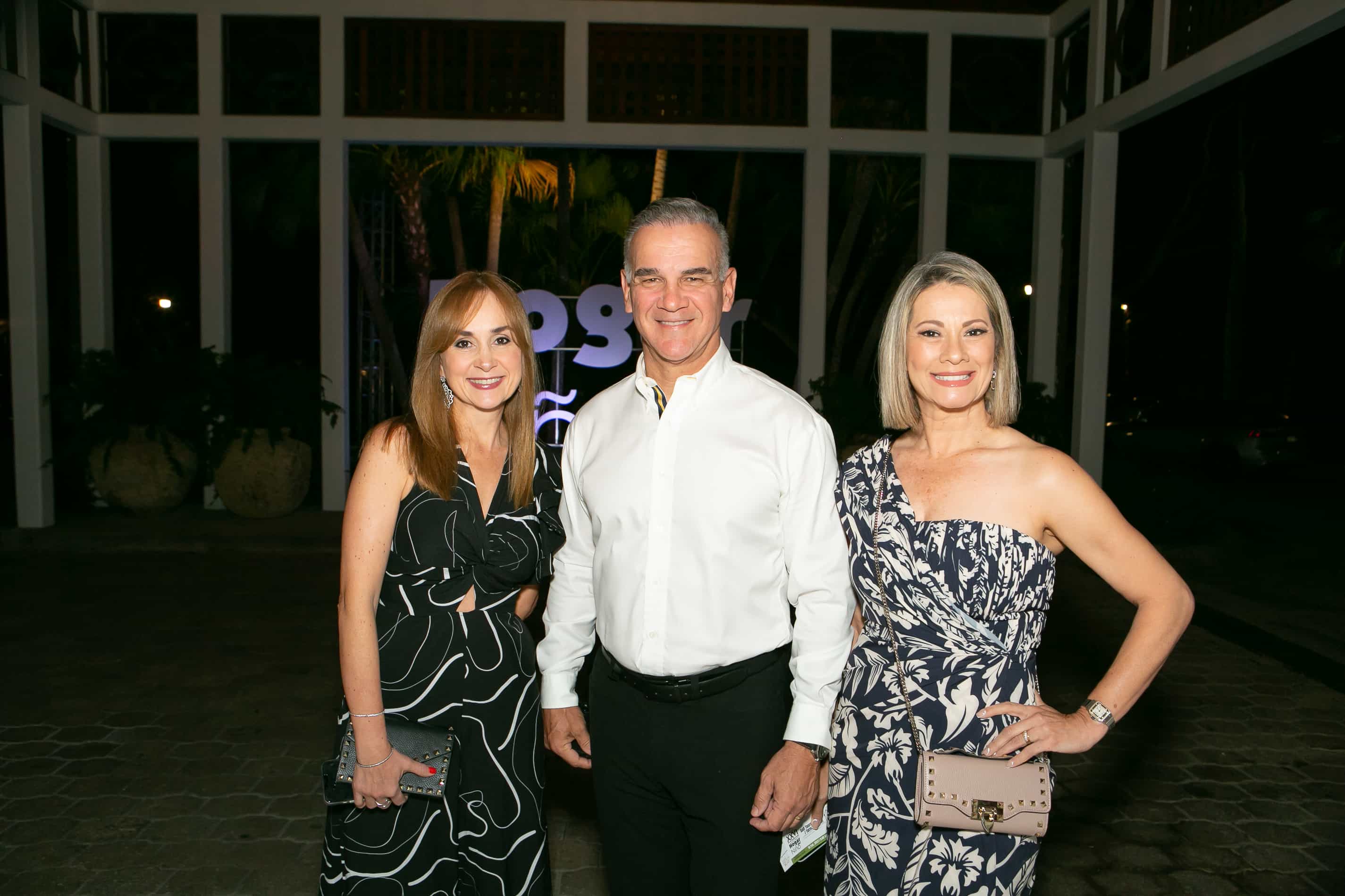 Ana Cristina Buitron, Juan Velazquez, Idarmis de Velazquez.