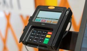 Este dispositivo roba datos de tarjetas en una bomba de gasolina