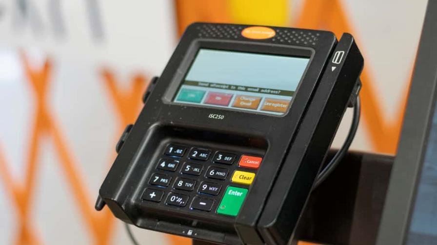 Este dispositivo roba datos de tarjetas en una bomba de gasolina Este dispositivo roba datos de tarjetas en una bomba de gasolina