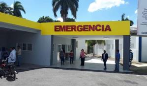 Refuerzan seguridad en hospital de Salcedo tras golpiza a m&eacute;dico en sala de emergencia