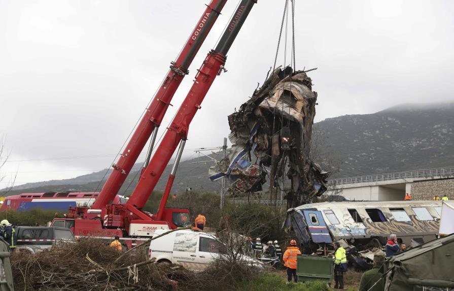 Grecia continúa la delicada búsqueda tras choque de trenes