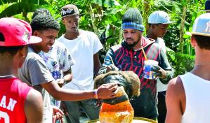 Careteros de Cotuí transmiten a la nueva generación el amor por crear disfraces