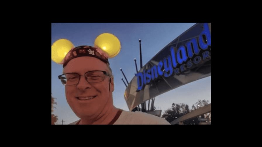 Un hombre de California bate récord al visitar Disney 2,995 días seguidos Un hombre de California bate récord al visitar Disney 2,995 días seguidos