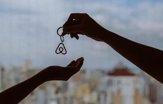 Airbnb demanda a Nueva York por las restricciones sobre sus alquileres a corto plazo