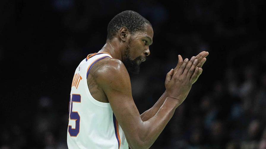 Durant se estrena con los Suns, con 23 puntos y un triunfo