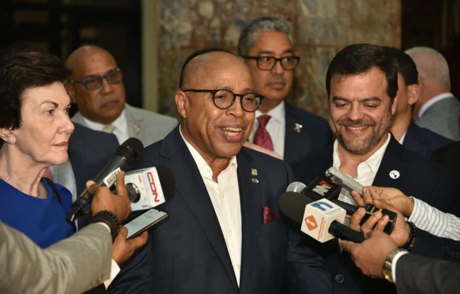 Cámara de Diputados recibe a senadores, alcaldes y concejales dominicanos en los EEUU