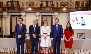 Mujeres avanzan en la manufactura local pese a barreras salariales