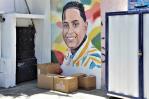 Pintan rostro del niño Donelly Martínez en pared donde agente policial lo mató en Santiago