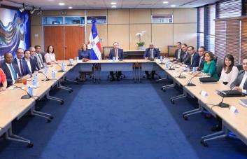 Gobernador del Banco Central se reúne con la nueva directiva de Adoexpo
