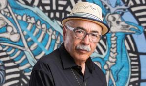 El poeta Juan Felipe Herrera gana la Medalla Frost para todos los latinos