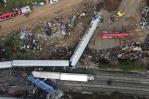 Entregan cuerpos recuperados en choque de trenes en Grecia
